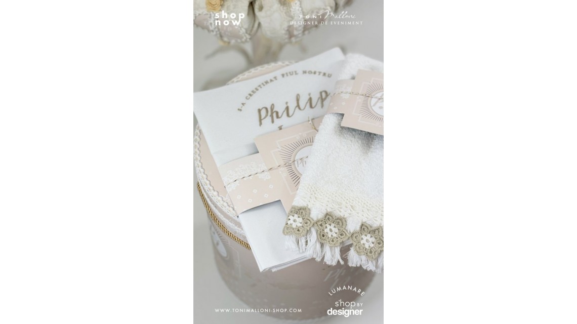 Trusou de botez brodat unisex, pentru fete sau baieti, Tres Chic Lace 9